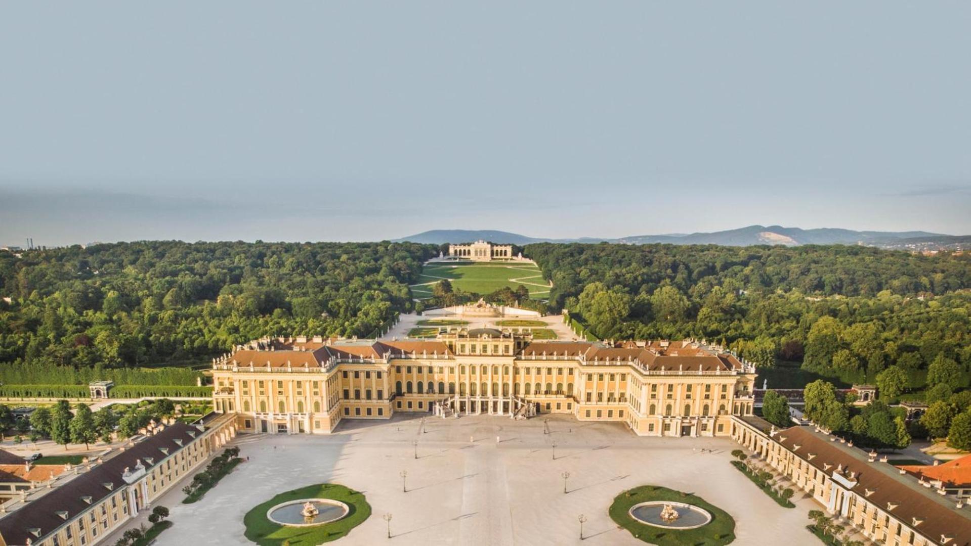 Apartment Royal Deluxe-free Garage,near Schoenbrunn Palace *